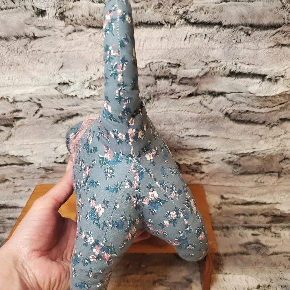 Vintage Handmade Country Blue Rose Pink Floral Laying CAT‎ Cottagecore Granny